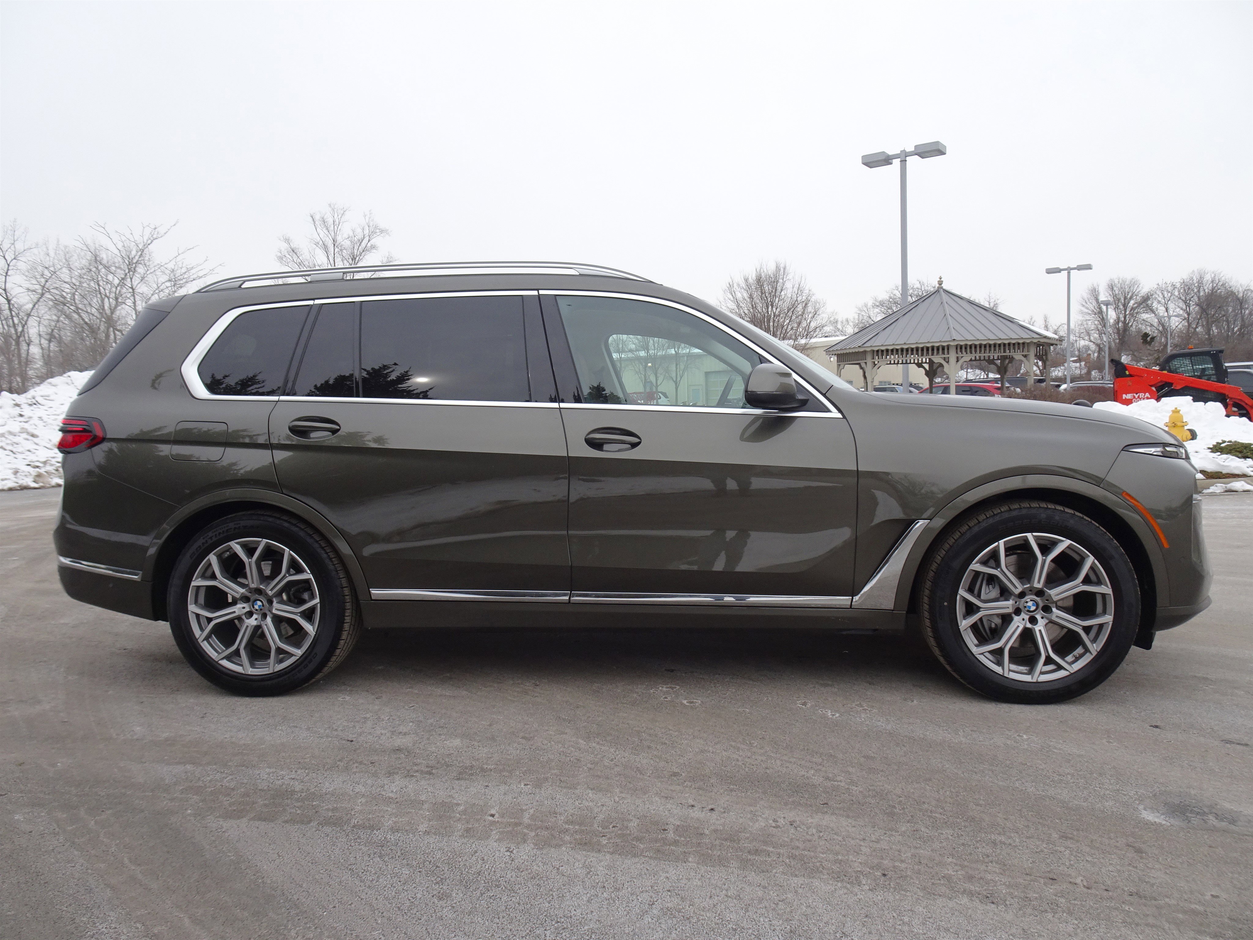 Used 2023 BMW X7 xDrive40i w/ Premium Package image 10