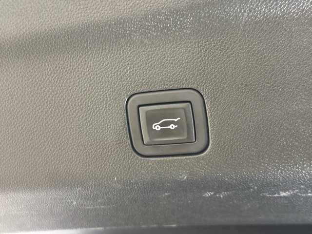 Used 2024 GMC Yukon Denali w/ Advanced Technology Package AWD/4WD image 32