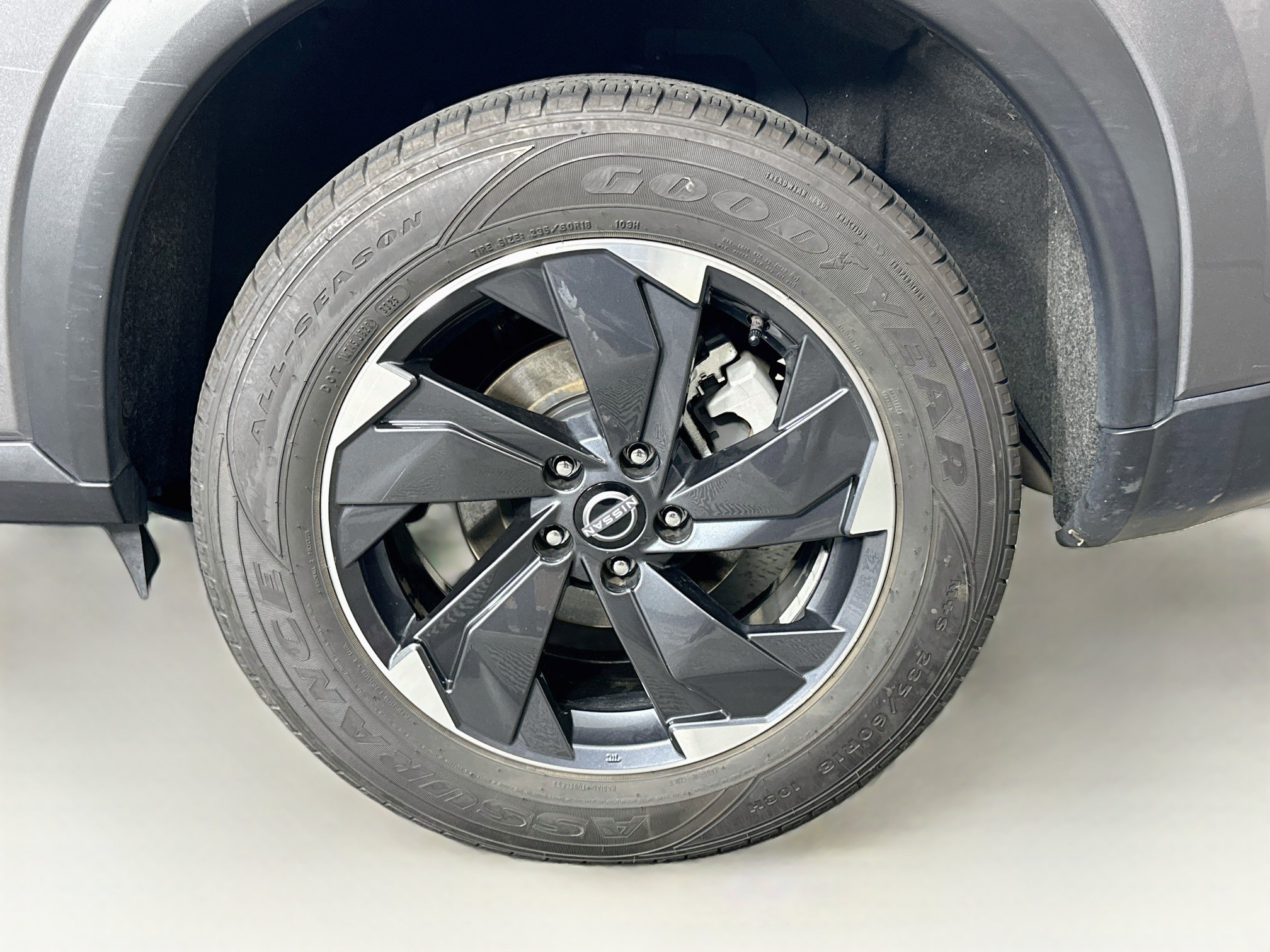Used 2025 Nissan Rogue SV w/ SV Premium Package FWD image 11