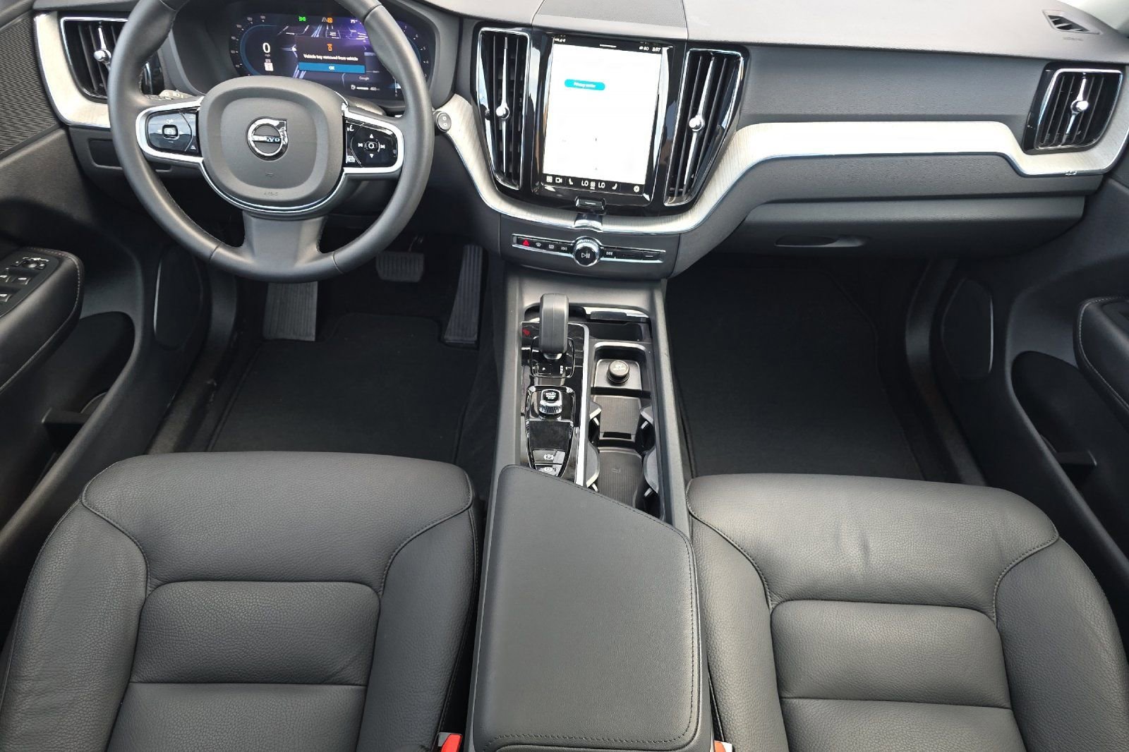 Used 2025 Volvo XC60 B5 Plus image 13