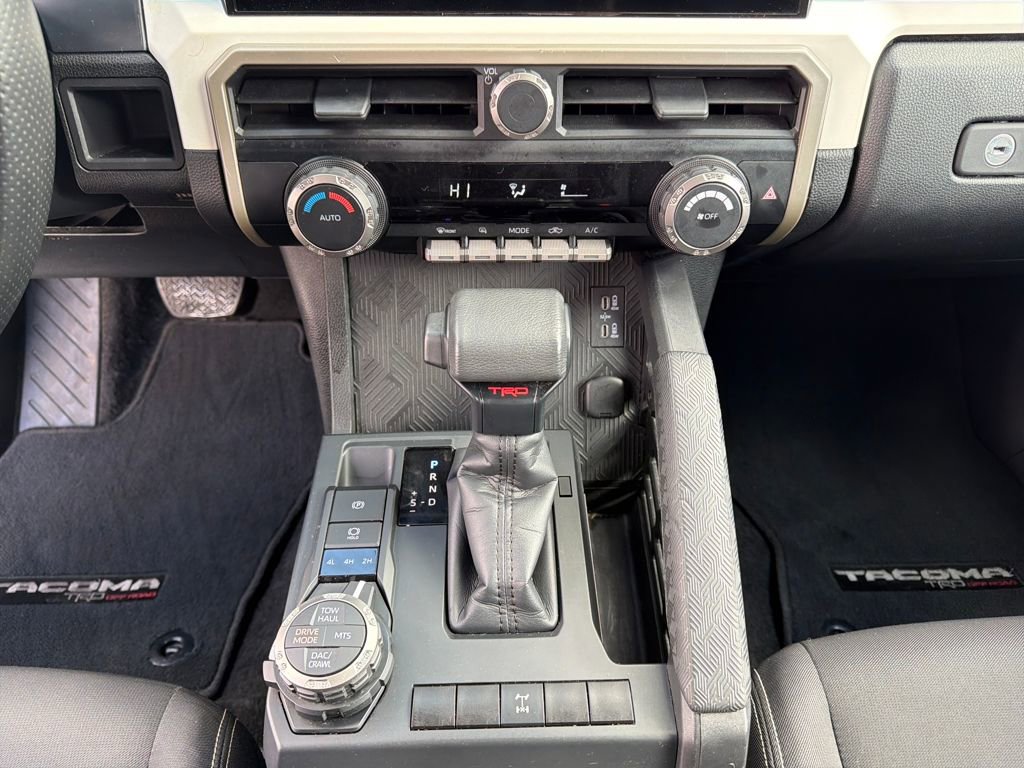 Used 2024 Toyota Tacoma TRD Off-Road image 28