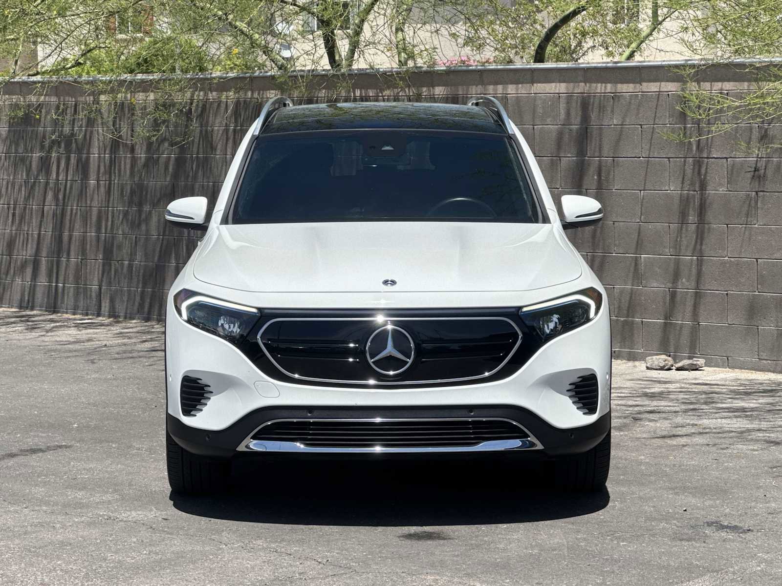Used 2023 Mercedes-Benz EQB 300 4MATIC w/ Exclusive Package image 3