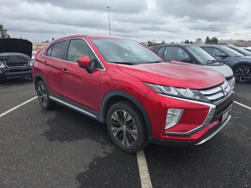 Used 2018 Mitsubishi Eclipse Cross SE image 2