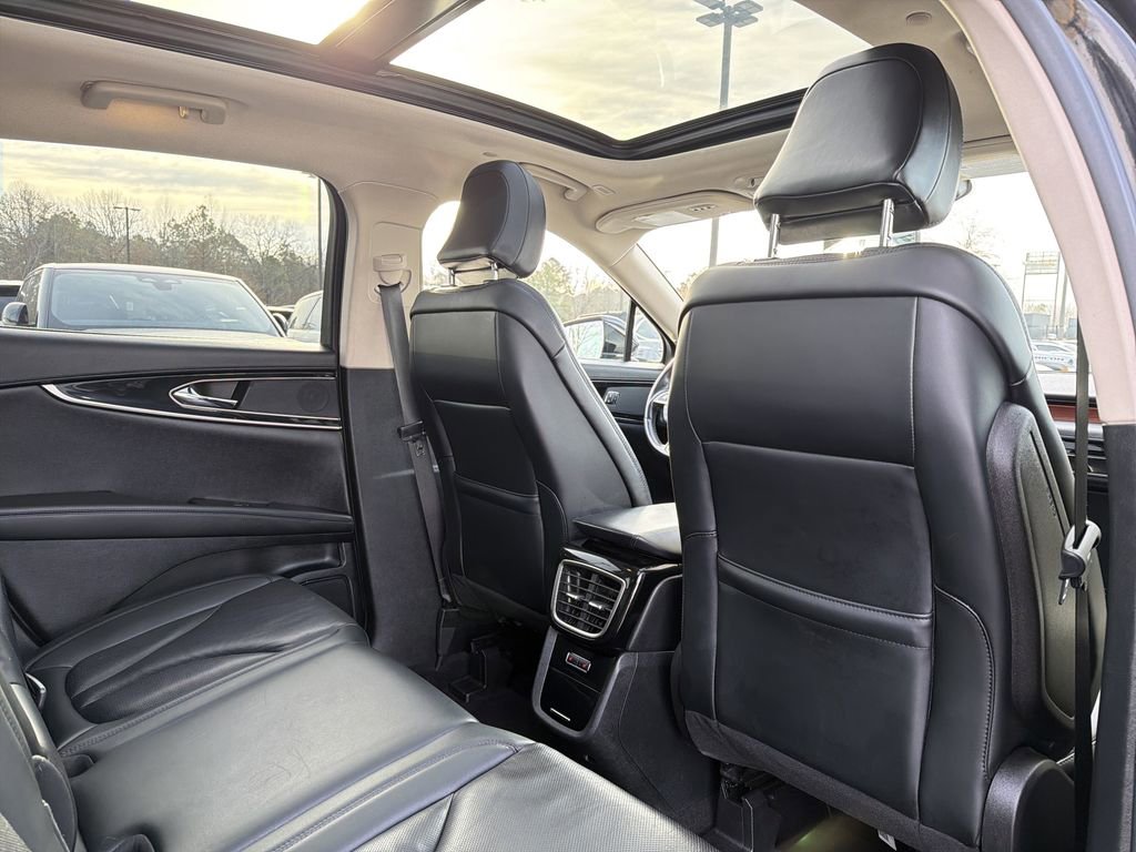 Used 2023 Lincoln Nautilus Reserve image 18