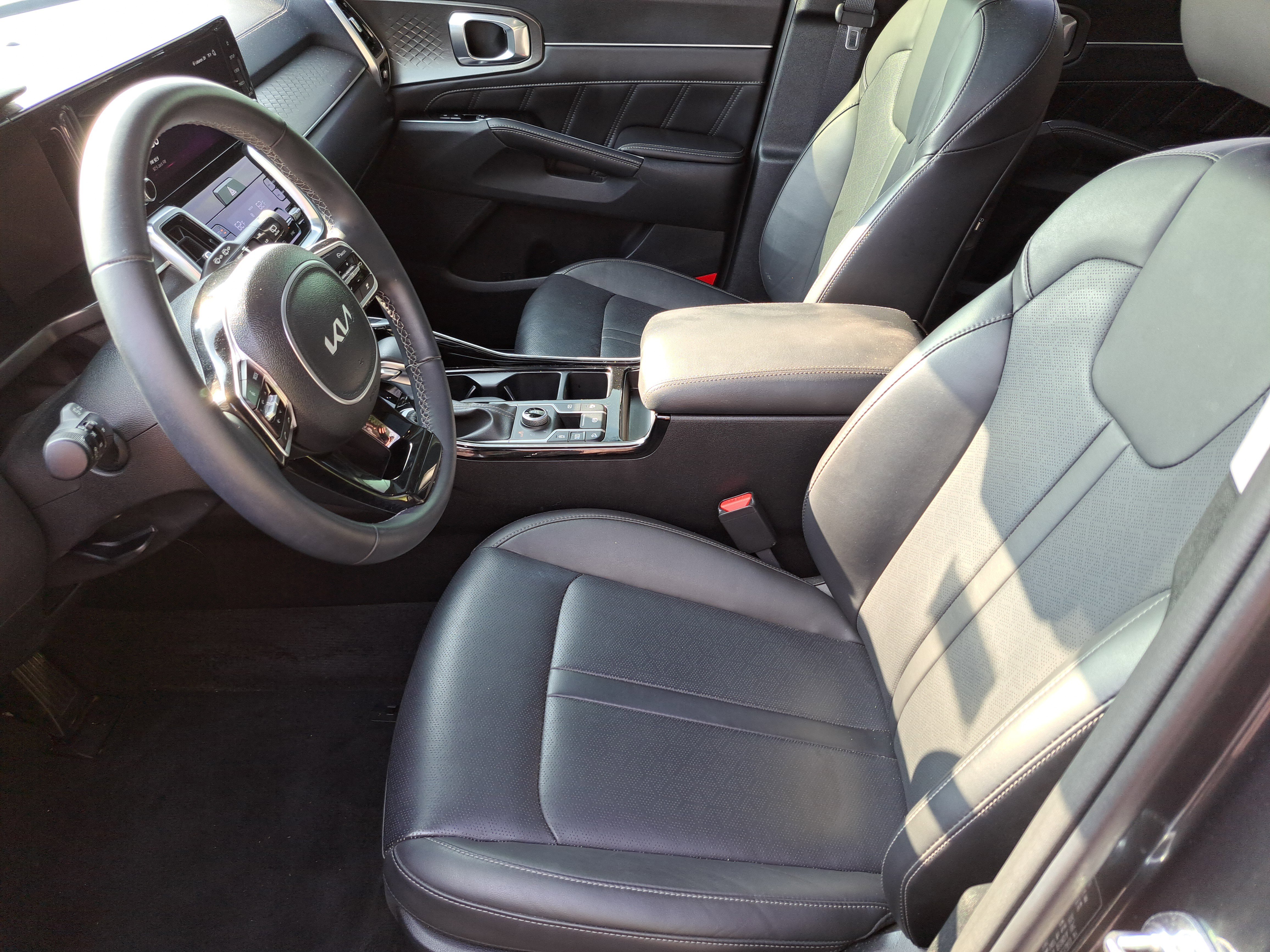 Used 2023 Kia Sorento SX image 12