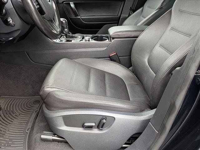 Used 2017 Volkswagen Touareg Sport image 17