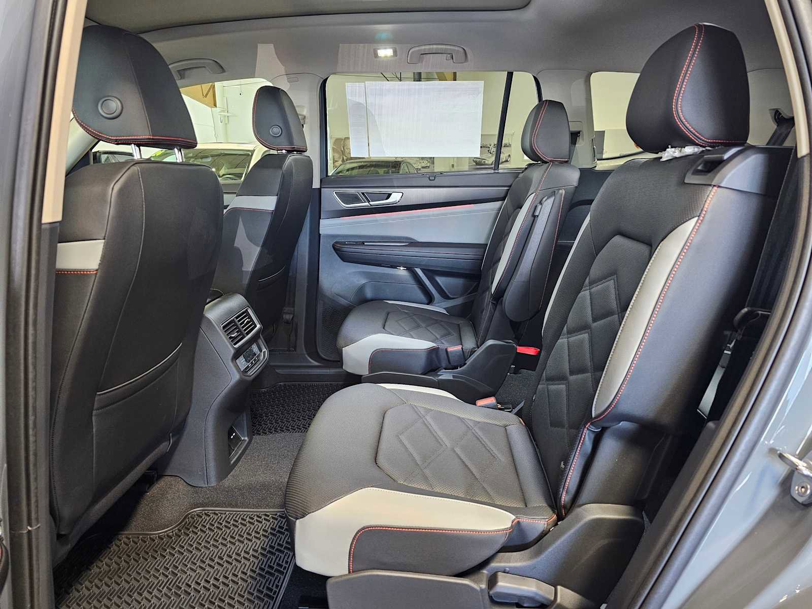 Used 2026 Volkswagen Atlas Peak Edition AWD/4WD image 19