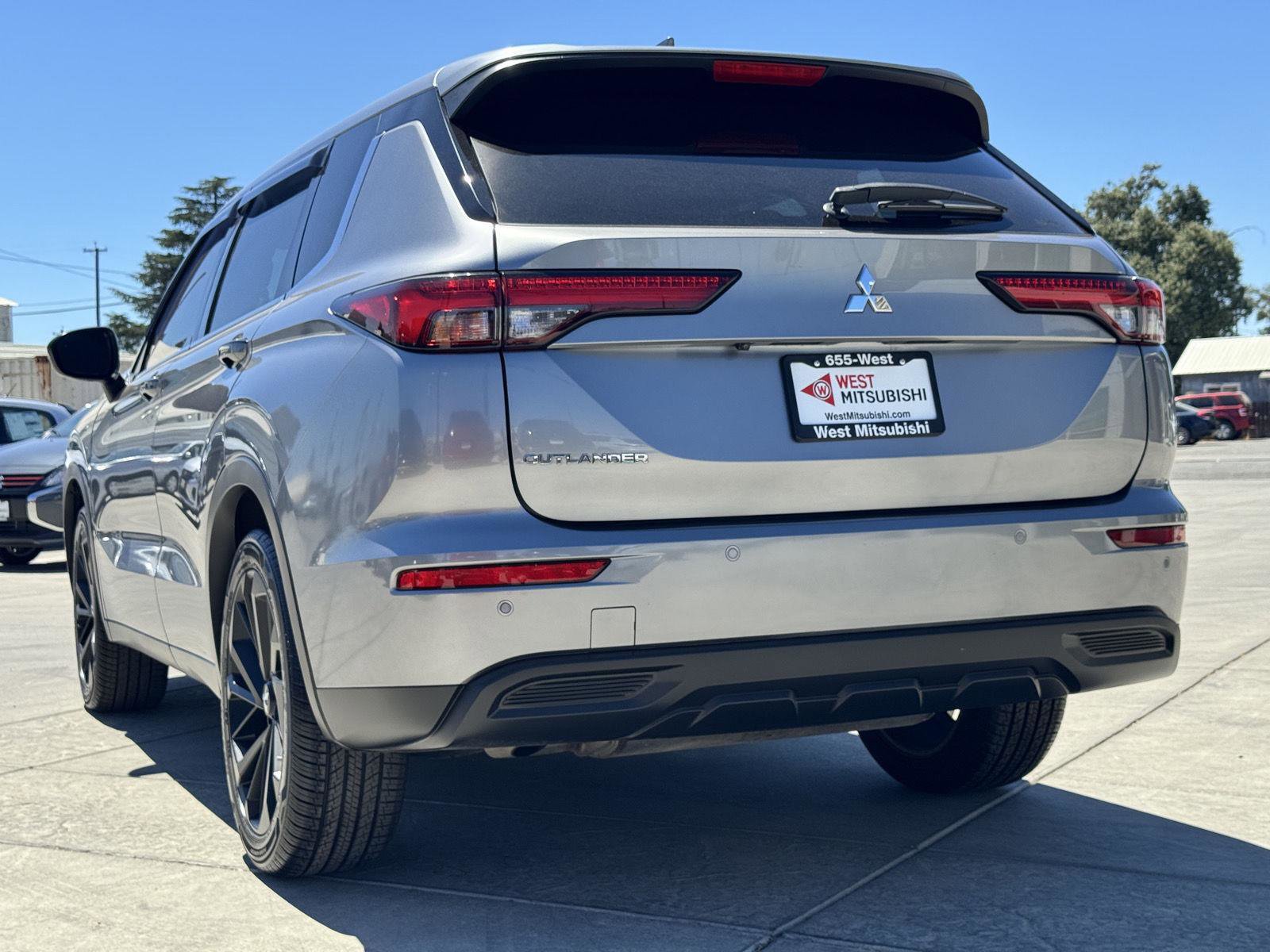 Used 2022 Mitsubishi Outlander SE image 12