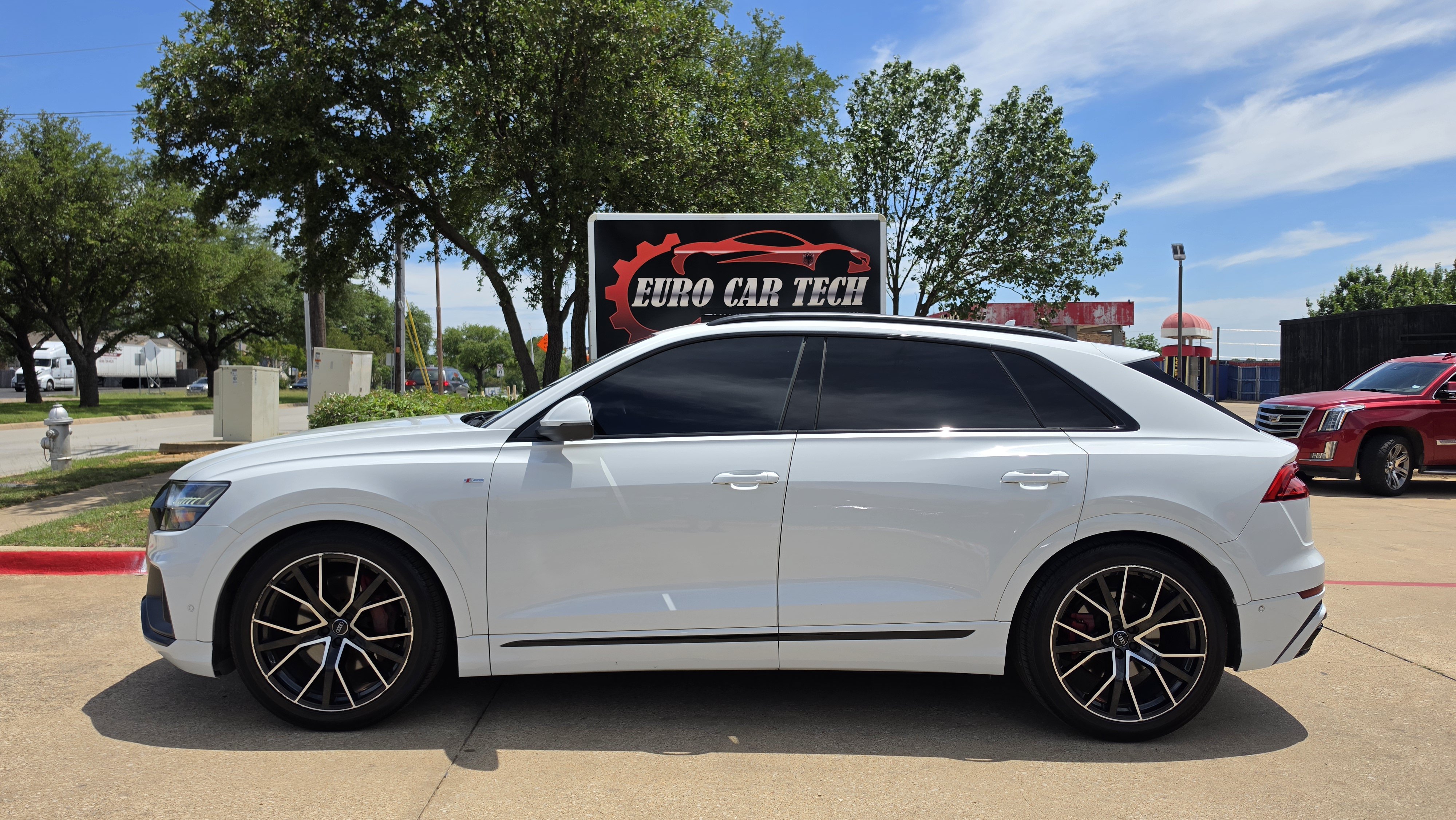 Used 2019 Audi Q8 Prestige w/ Luxury Package AWD/4WD image 2