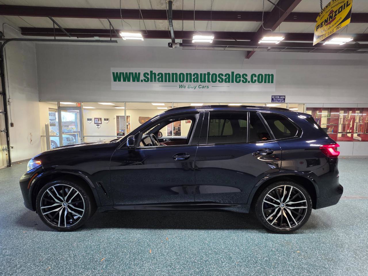 Used 2019 BMW X5 xDrive50i w/ M Sport Package image 11