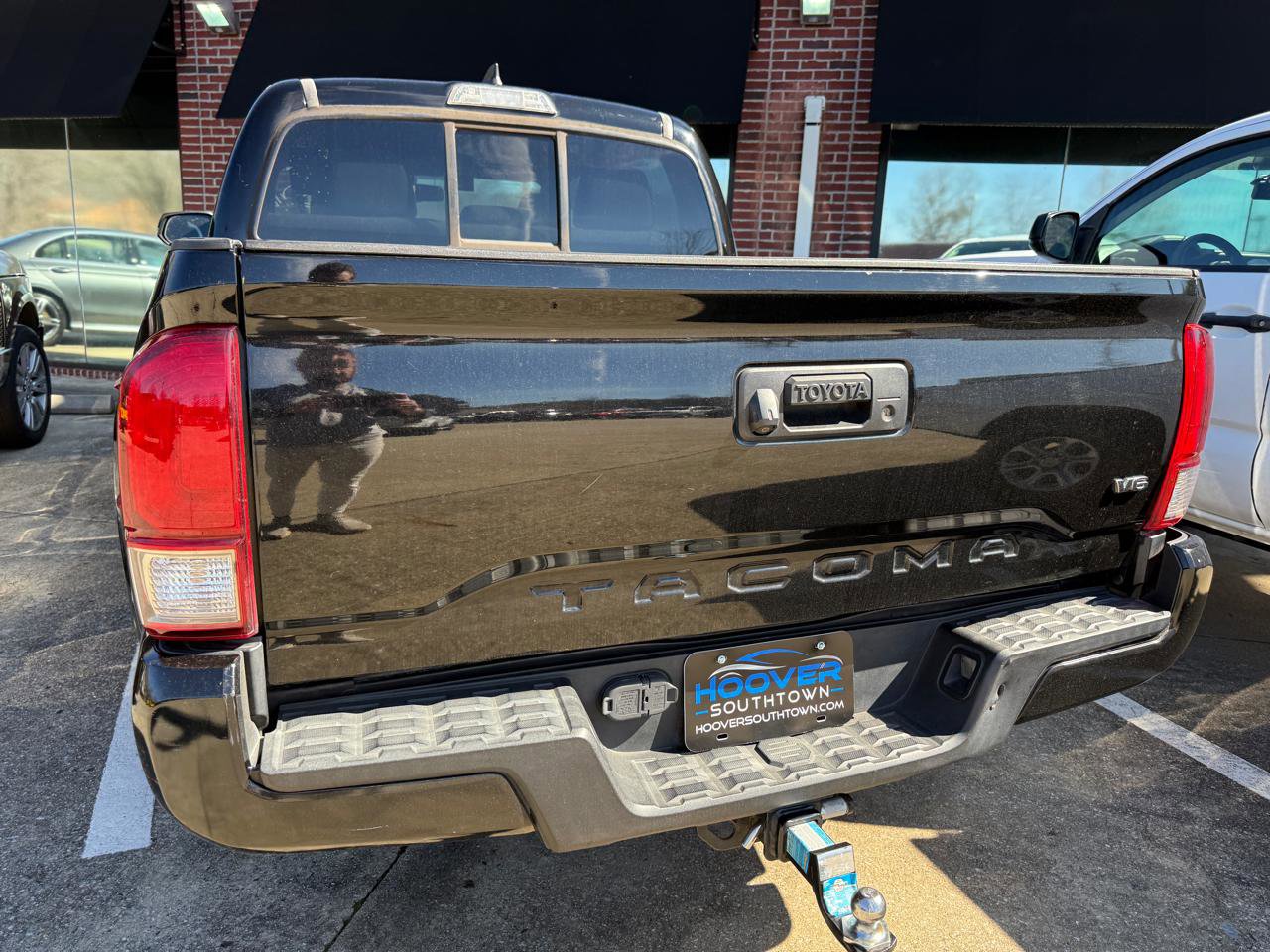 Used 2016 Toyota Tacoma TRD Sport w/ Towing Package image 2