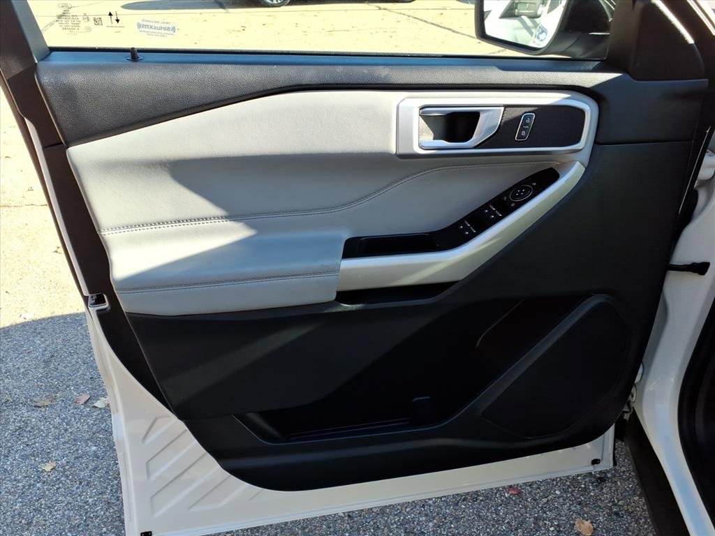 Used 2022 Ford Explorer XLT w/ Equipment Group 202A image 15