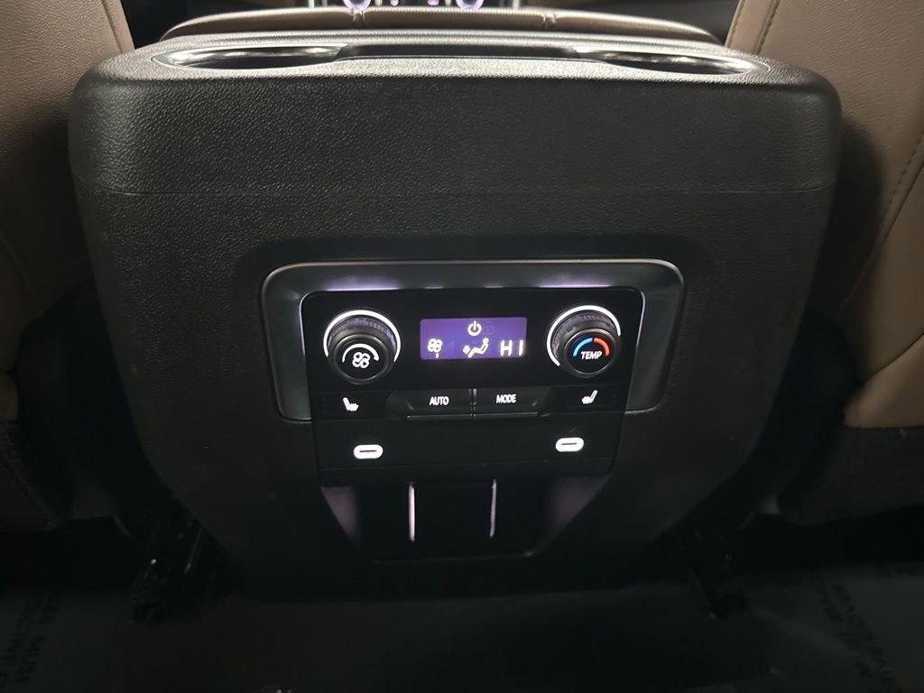 Used 2021 Chevrolet Suburban Premier w/ Premium Package image 24