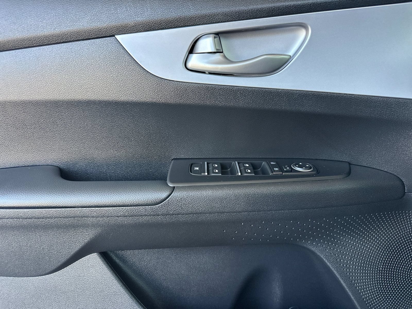 Certified 2024 Kia Forte LXS FWD image 13