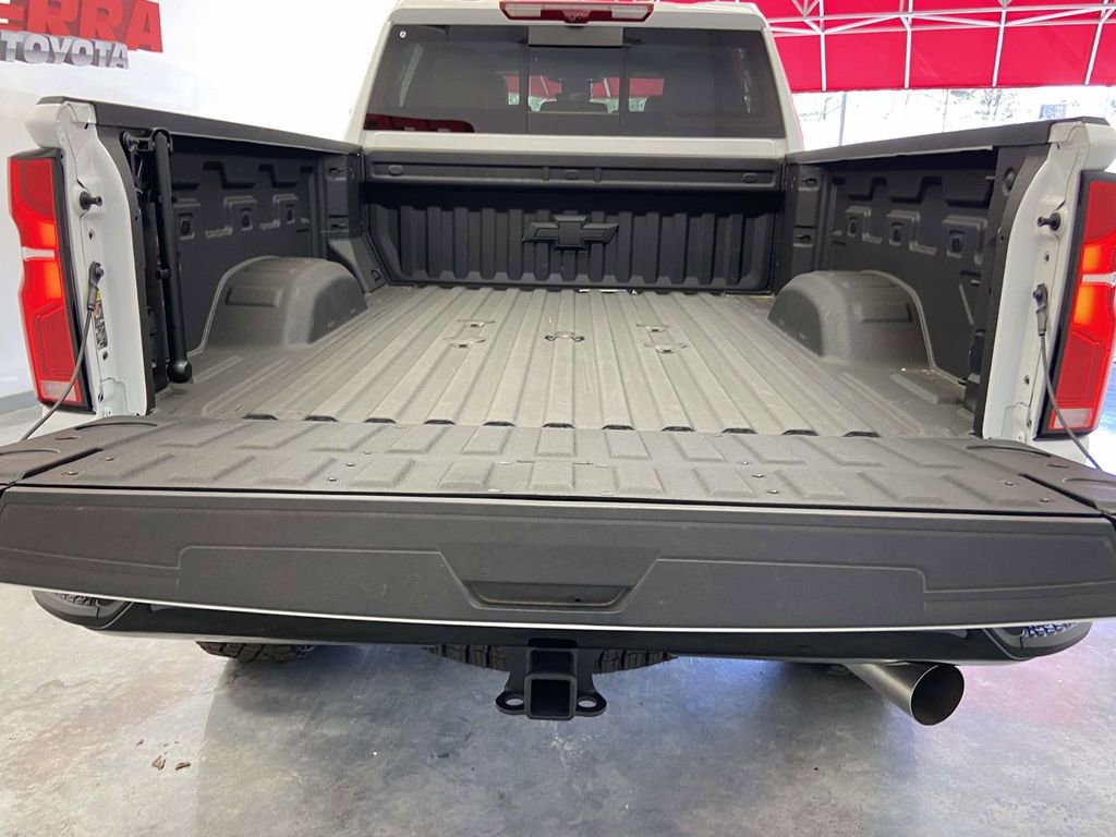 Used 2025 Chevrolet Silverado 2500 ZR2 w/ Technology Package image 17