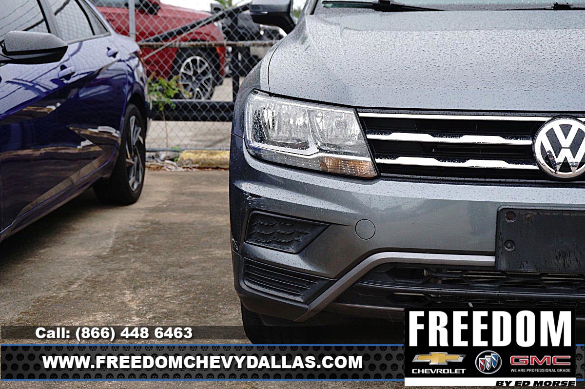 Used 2021 Volkswagen Tiguan SE w/ Panoramic Sunroof Package FWD image 6