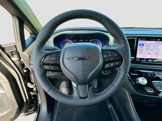 Used 2025 Chrysler Pacifica Limited w/ Uconnect Theater Family Group AWD/4WD image 12