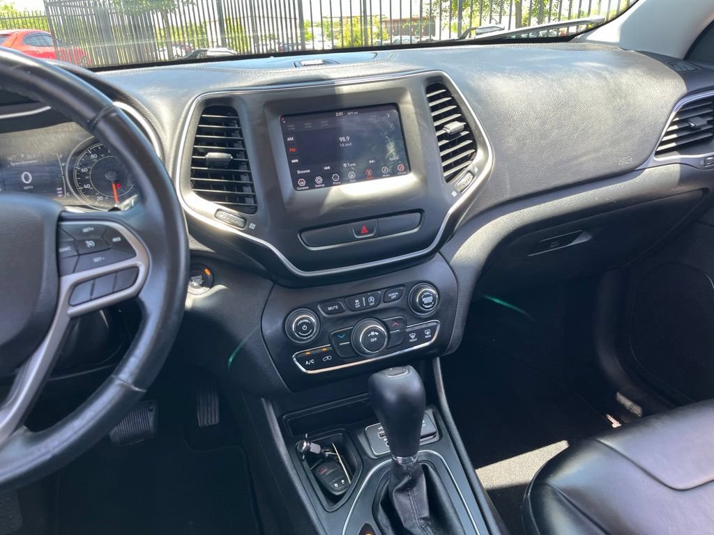 Used 2019 Jeep Cherokee Latitude Plus FWD image 19