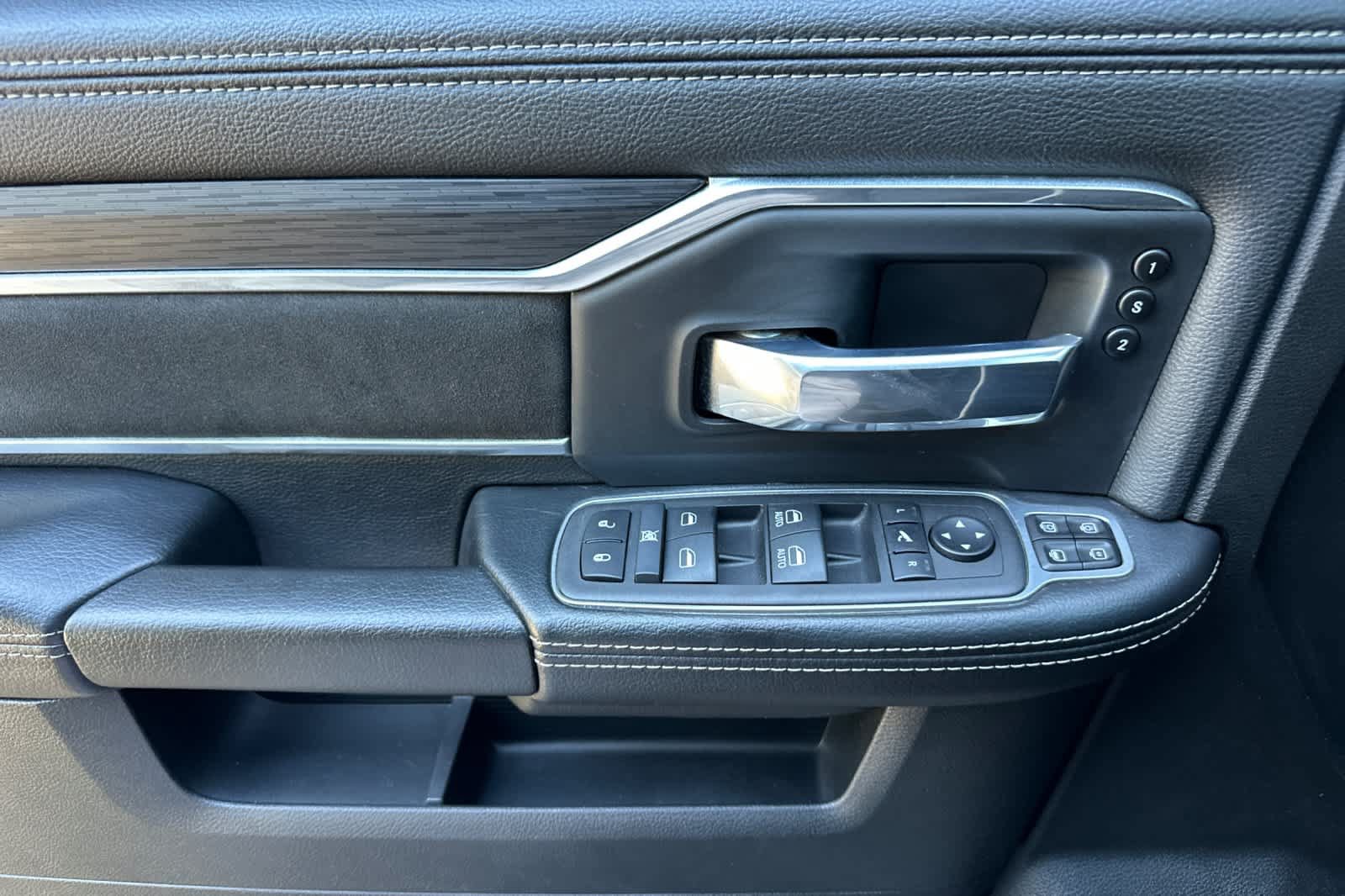 Used 2024 RAM 2500 Laramie w/ Night Edition AWD/4WD image 10