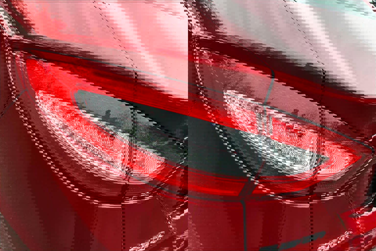 Used 2016 Ford Fusion SE w/ Equipment Group 202A image 28