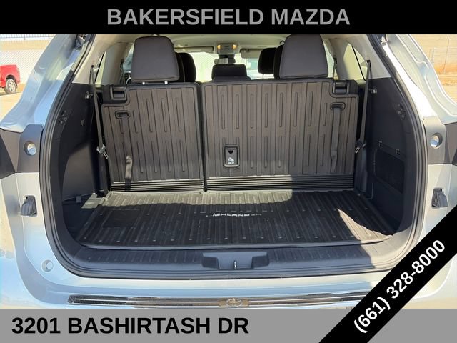 Used 2021 Toyota Highlander LE FWD image 17