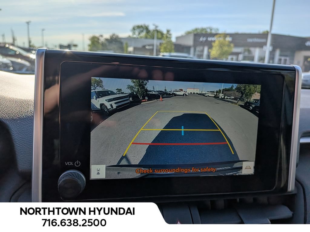 Used 2025 Toyota RAV4 XLE AWD/4WD image 20