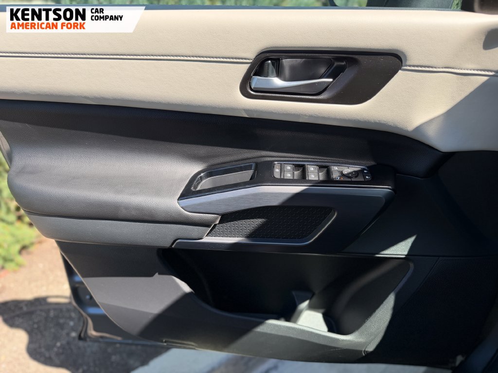 Used 2026 Nissan Pathfinder SL AWD/4WD image 19