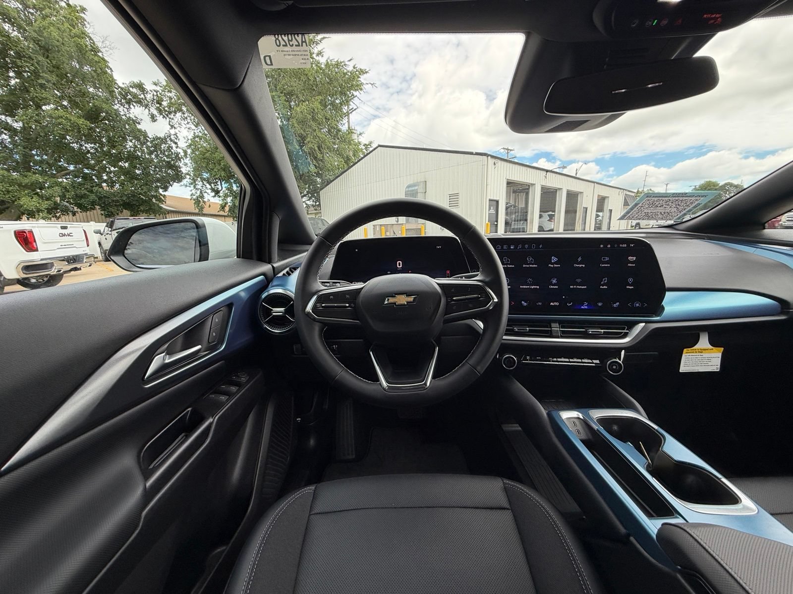 Used 2025 Chevrolet Equinox EV LT w/ Convenience Package FWD image 2