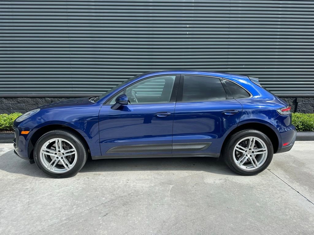 Certified 2022 Porsche Macan AWD/4WD image 2