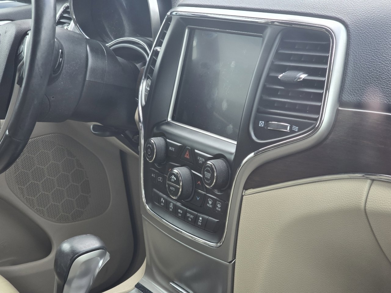 Used 2018 Jeep Grand Cherokee Limited image 18