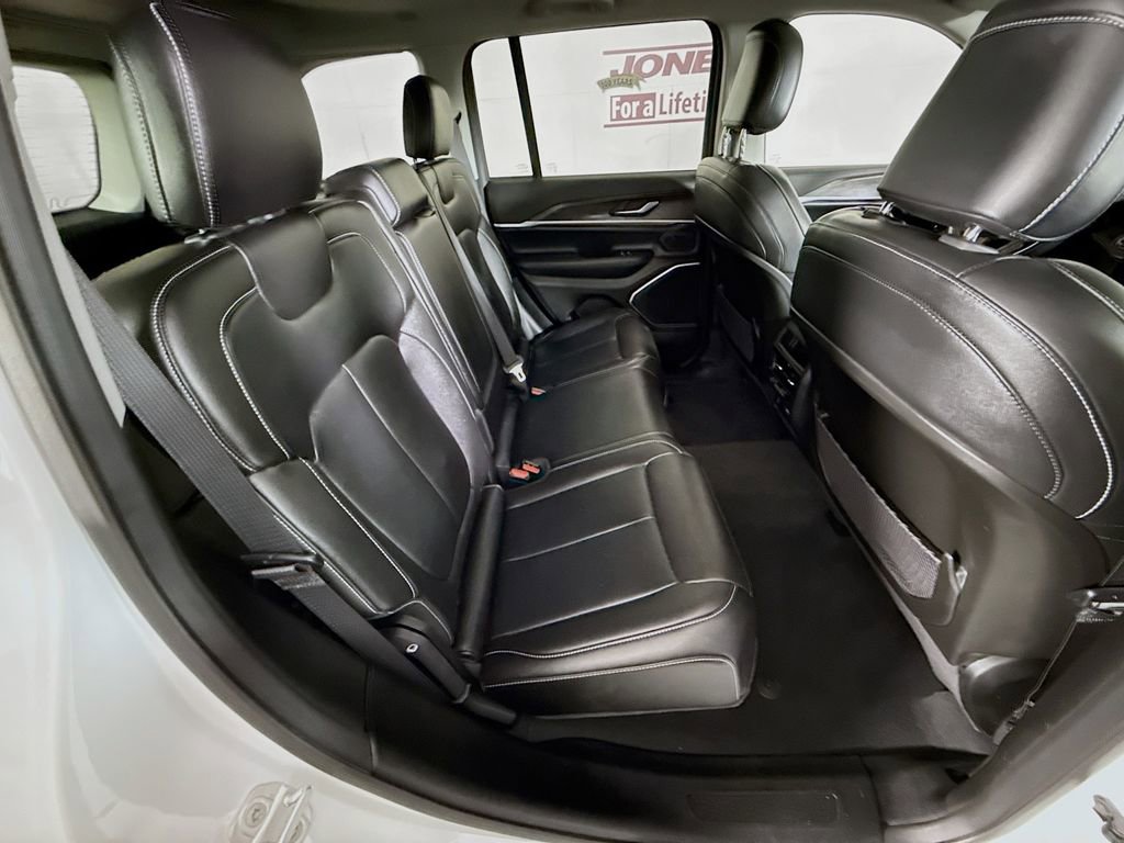 Used 2022 Jeep Grand Cherokee Limited 4xe image 31