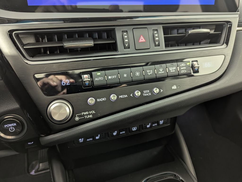 Used 2025 Lexus ES 300h Ultra Luxury w/ Accessory Package (Z1) image 15