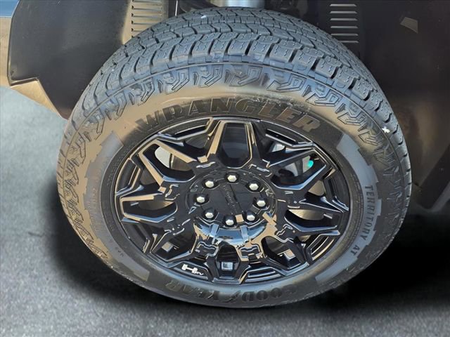 Used 2025 GMC Hummer EV 2X image 25