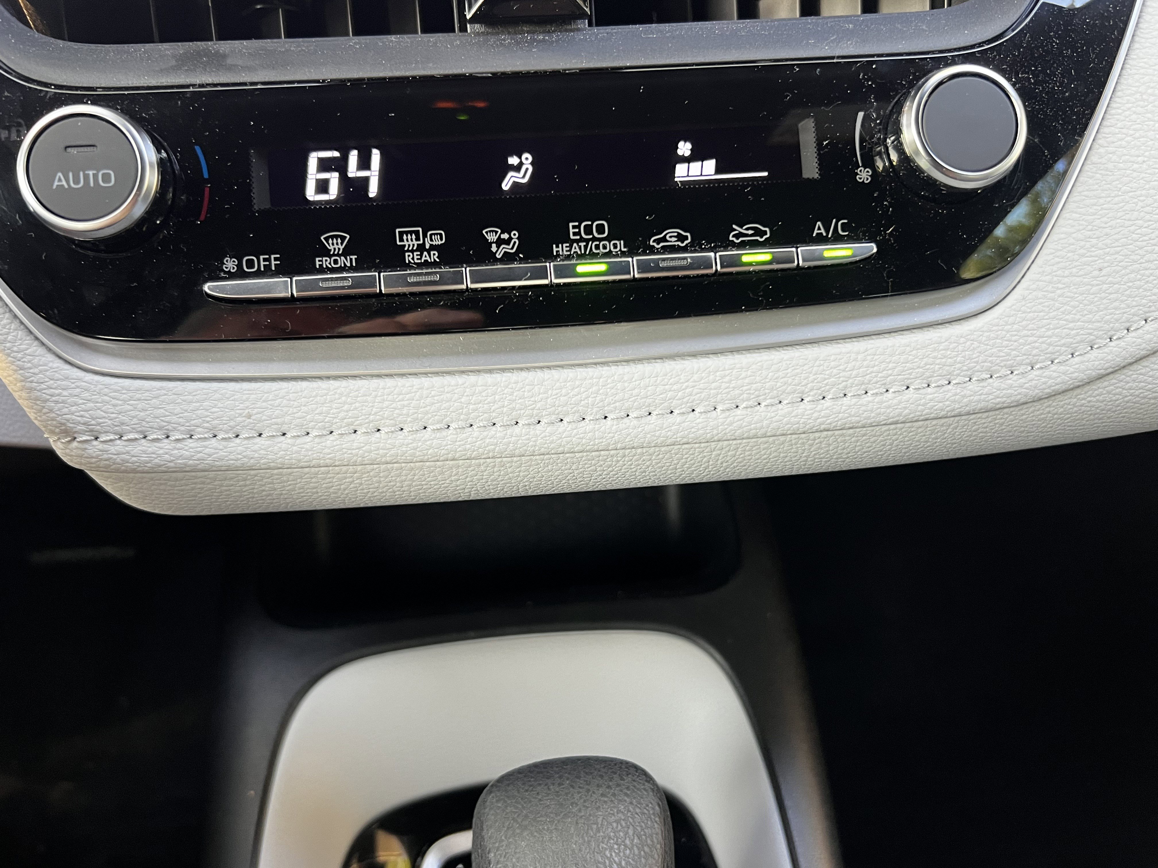 Used 2025 Toyota Corolla SE FWD image 27