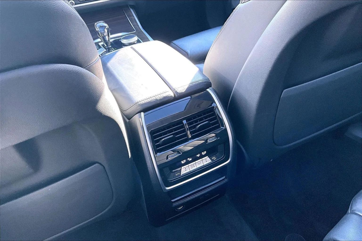 Used 2021 BMW X7 xDrive40i w/ Parking Assistance Package image 31