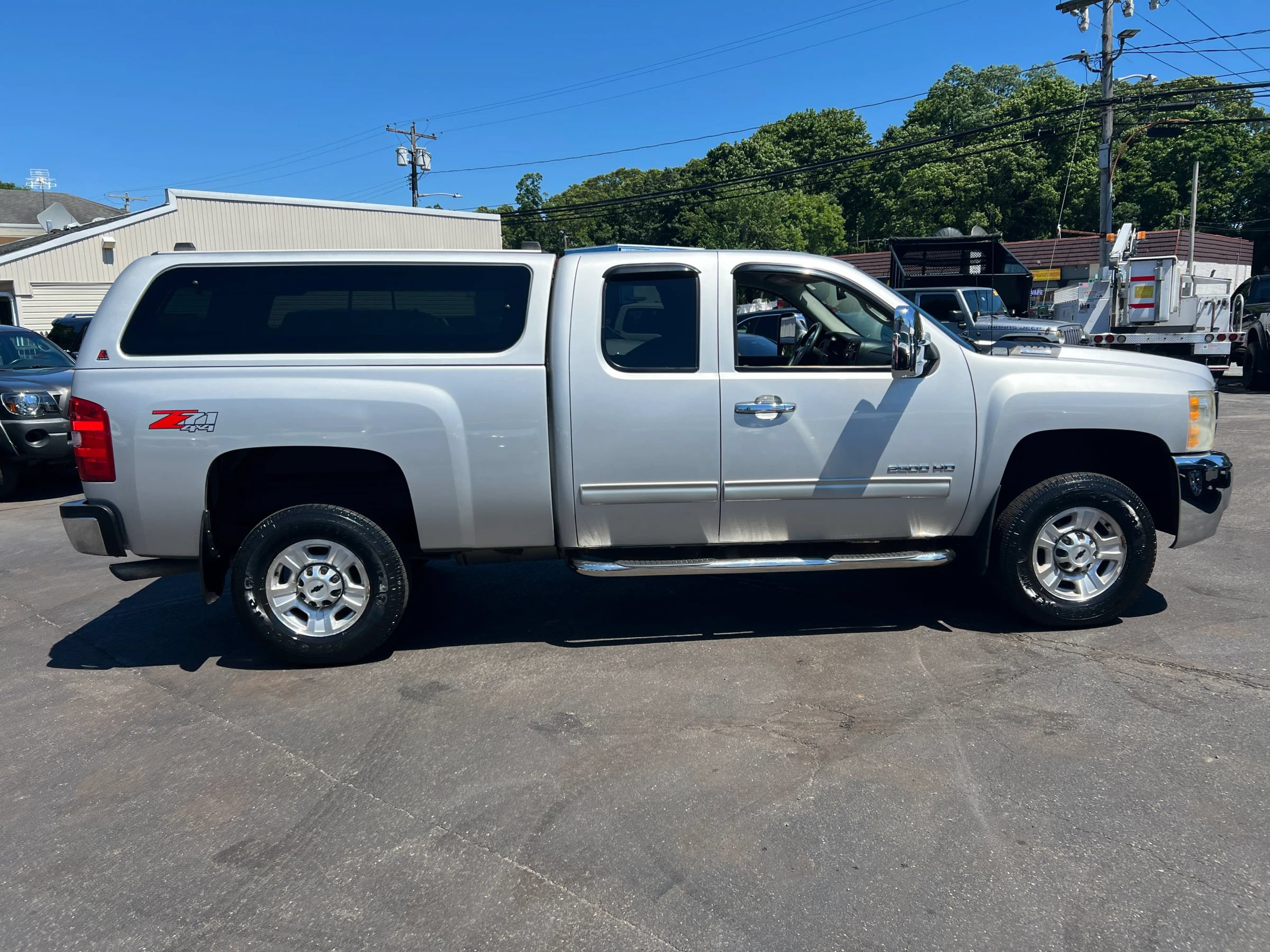 Used 2010 Chevrolet Silverado 2500 LT w/ Interior Plus Package AWD/4WD image 7
