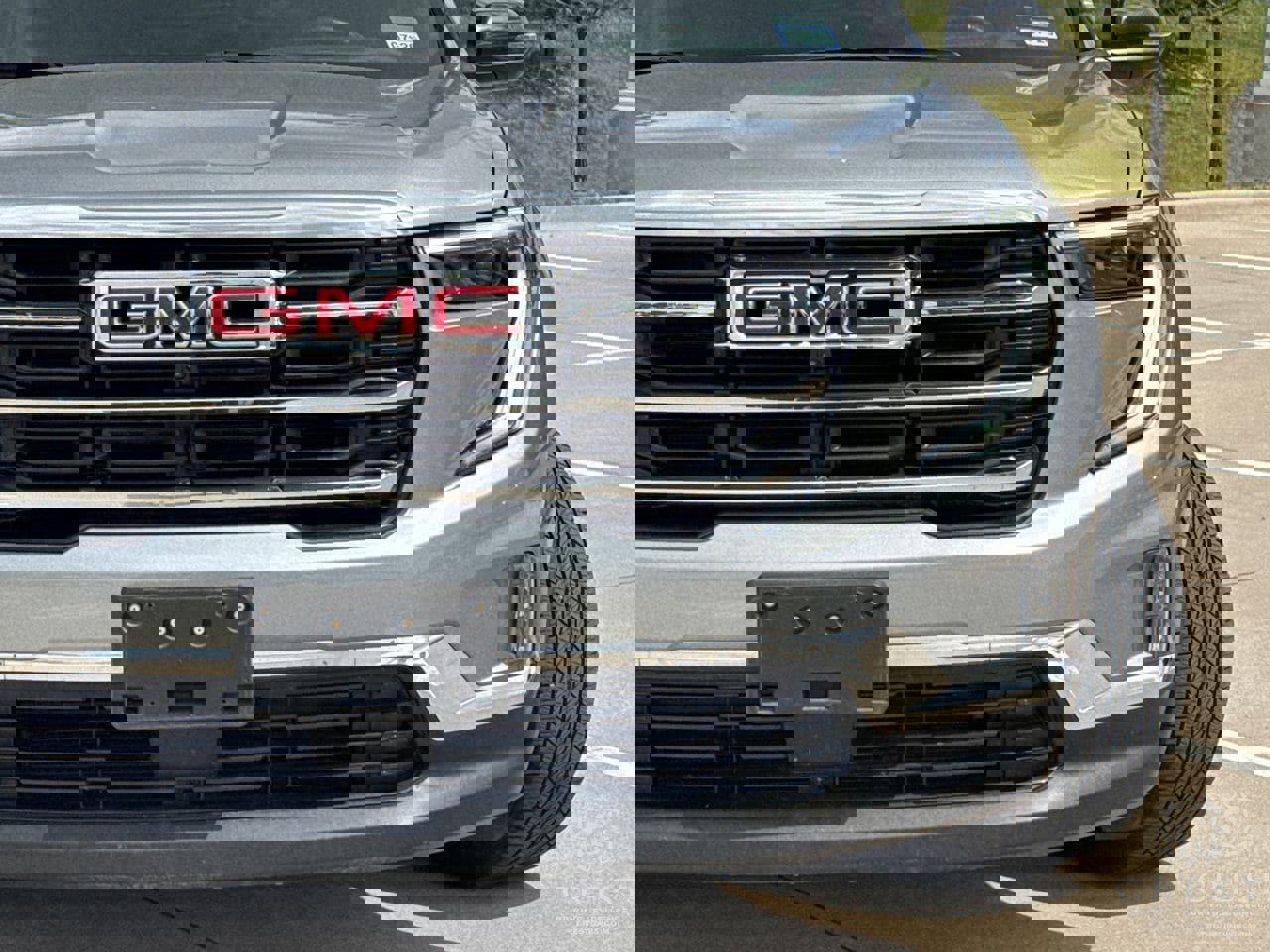 Used 2024 GMC Acadia Elevation image 8