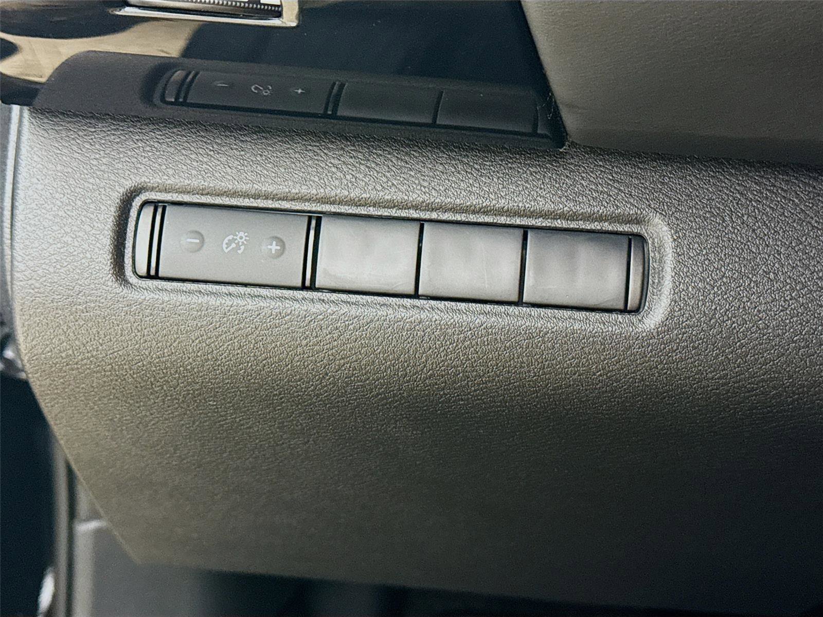 Used 2025 Nissan Pathfinder S image 14