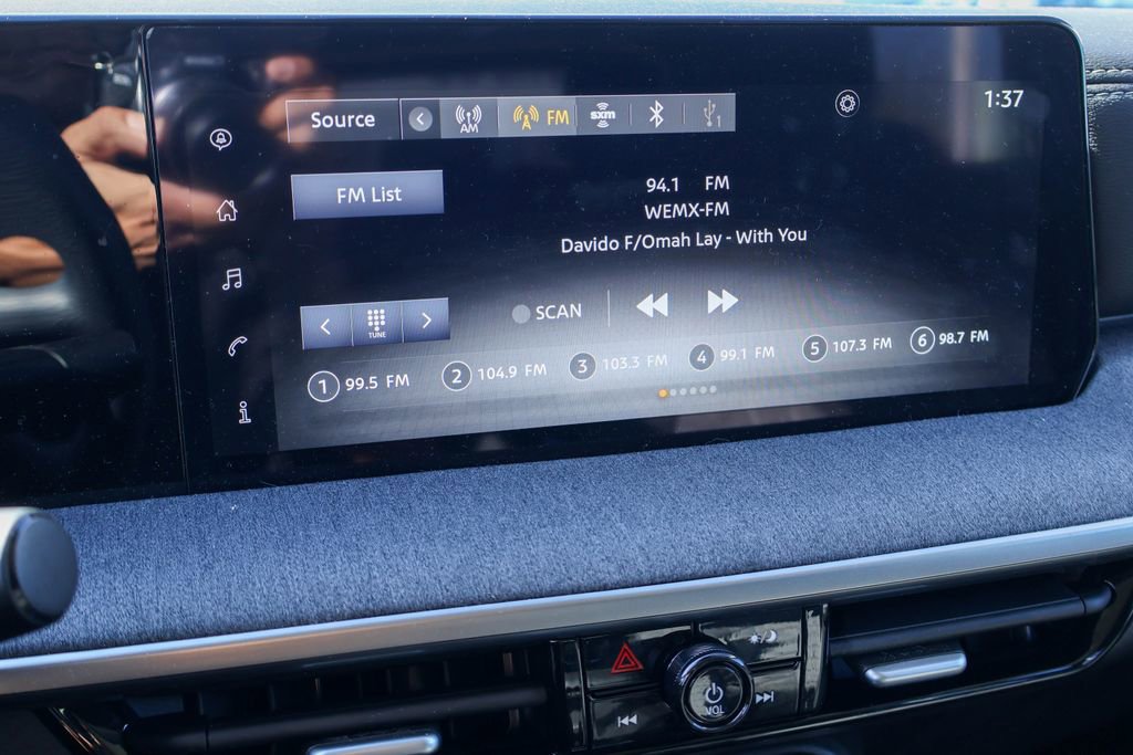 Certified 2025 Nissan Kicks SV image 3