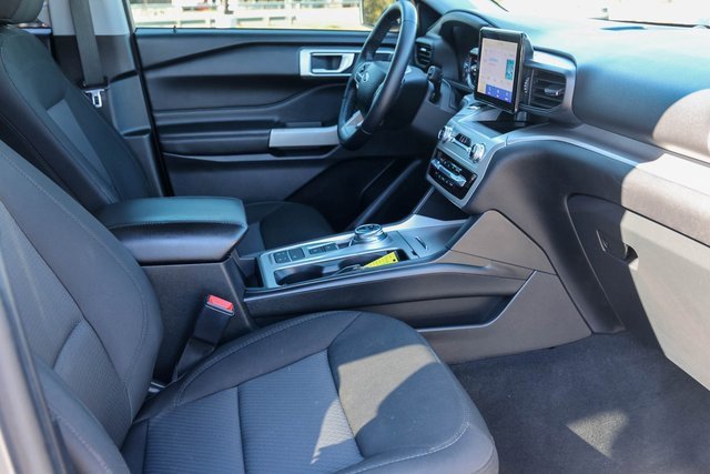 Used 2022 Ford Explorer XLT image 16