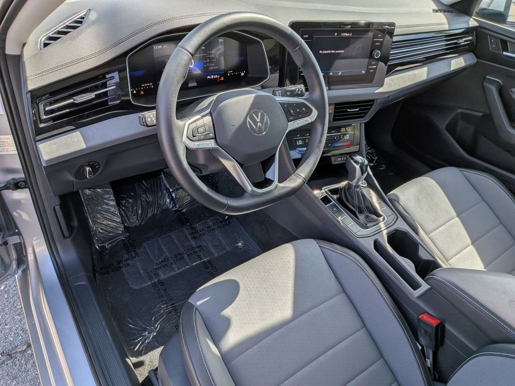 Used 2025 Volkswagen Jetta SE image 15