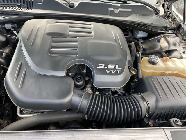 Used 2018 Dodge Challenger SXT image 32