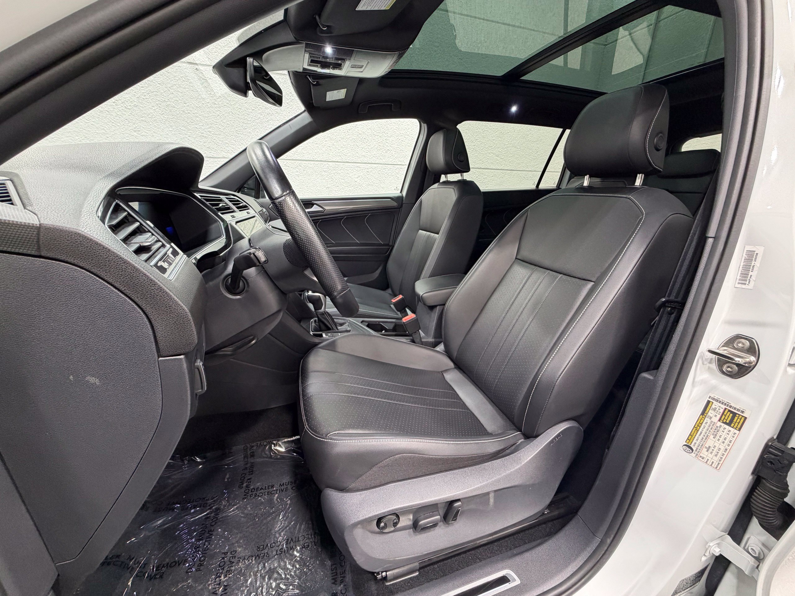 Certified 2023 Volkswagen Tiguan SE R-Line FWD image 22