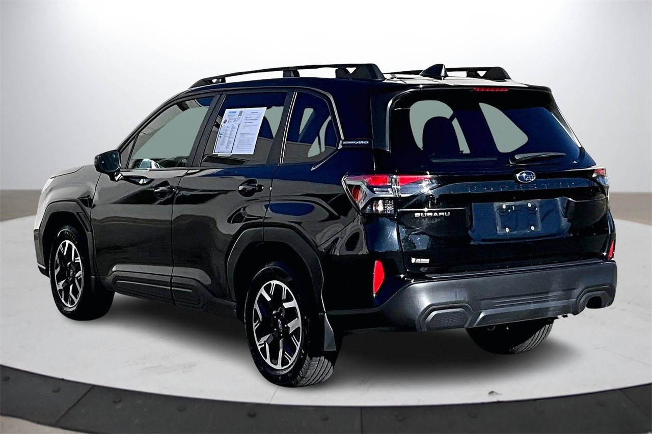Used 2025 Subaru Forester Premium image 6