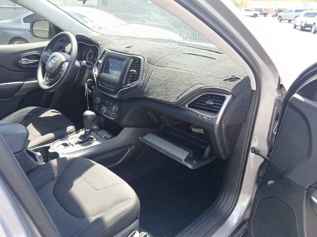 Used 2019 Jeep Cherokee Latitude w/ Popular Appearance Group AWD/4WD image 14