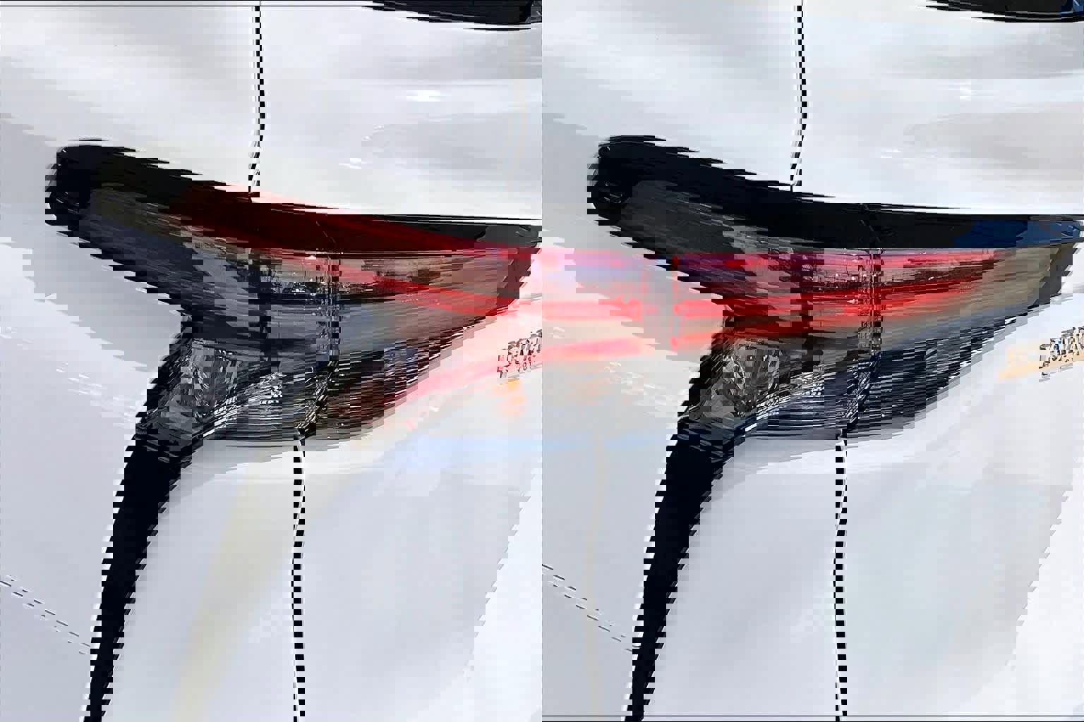 Used 2025 Toyota Sienna XSE image 28