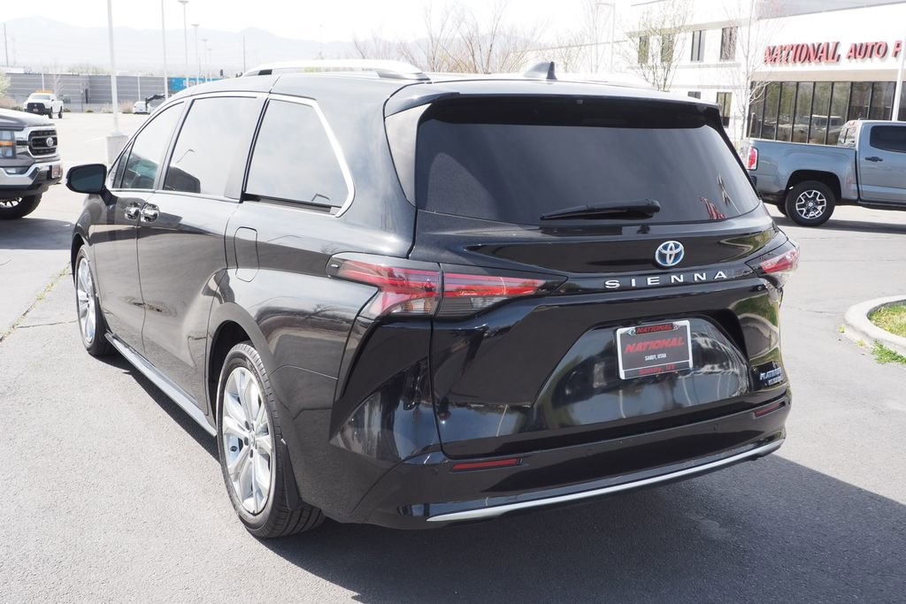 Used 2023 Toyota Sienna Platinum image 5