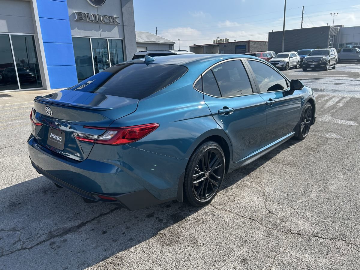 Used 2025 Toyota Camry SE w/ Convenience Package image 4