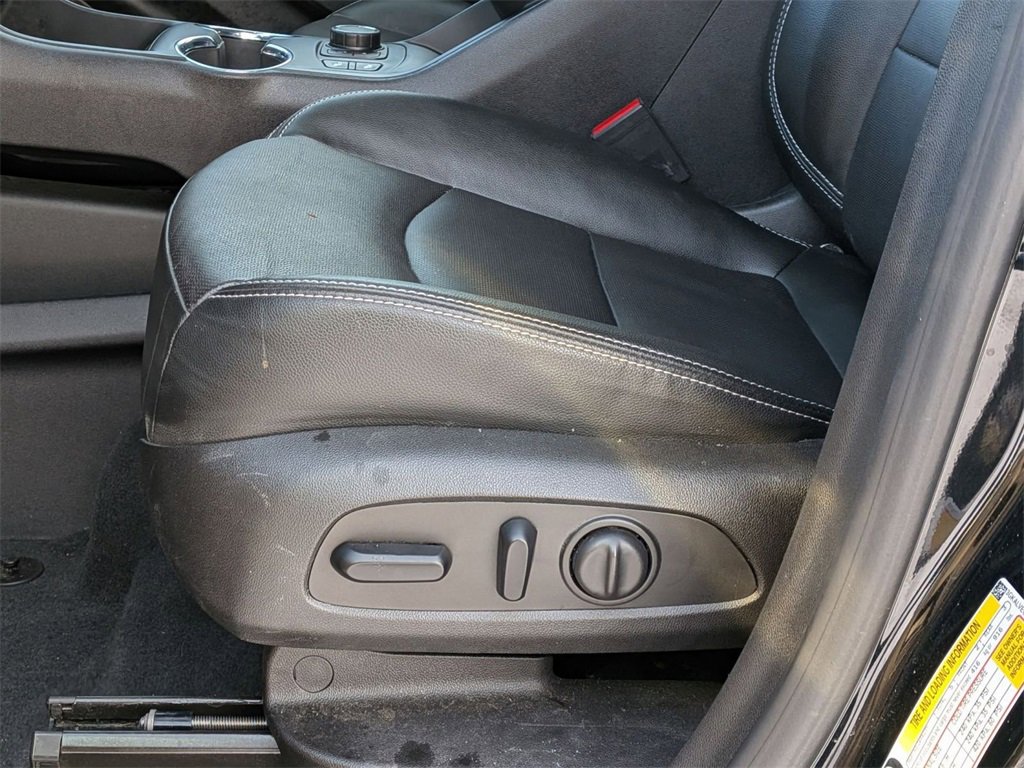 Used 2023 GMC Terrain SLT w/ Elevation Edition image 13