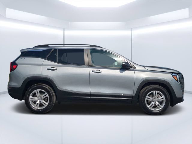 Used 2024 GMC Terrain SLE w/ Driver Convenience Package FWD image 2